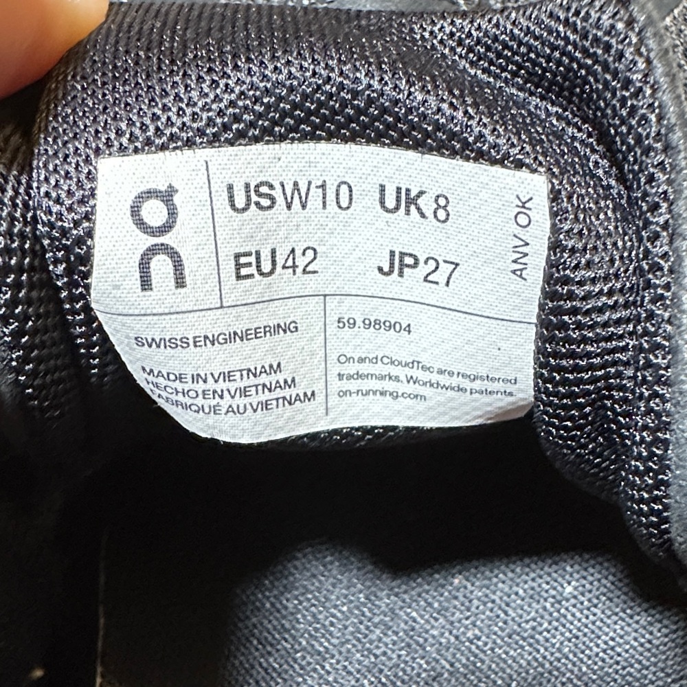 On Running Women’s Cloud 5 Black Athletic Shoes Size 10 - Picture 2 of 8